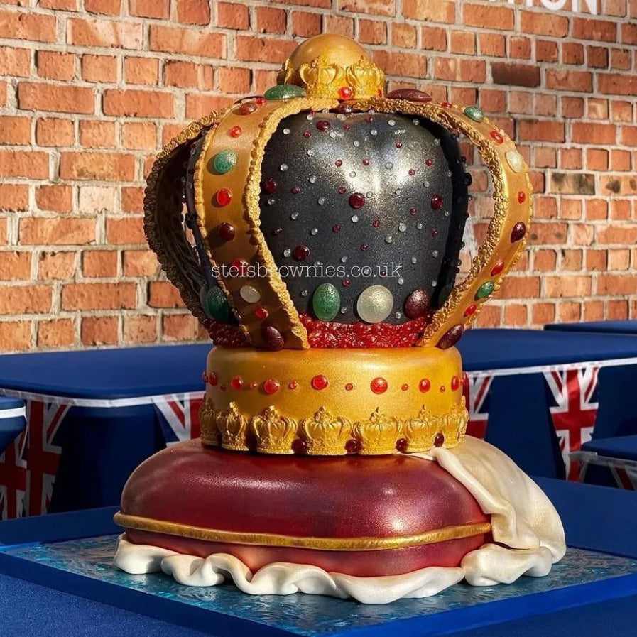 Royal crown cake airbrushed by steffsbrownies with Watson & Webb kit and edible gold coronation theme