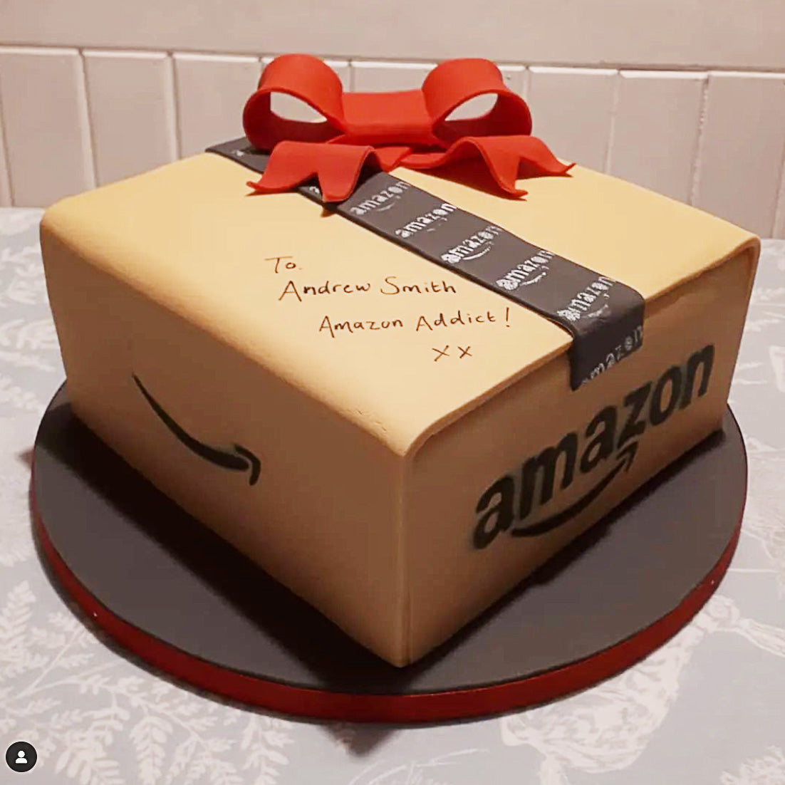Airbrushed Amazon parcel cake with bow made using Watson & Webb airbrush kit